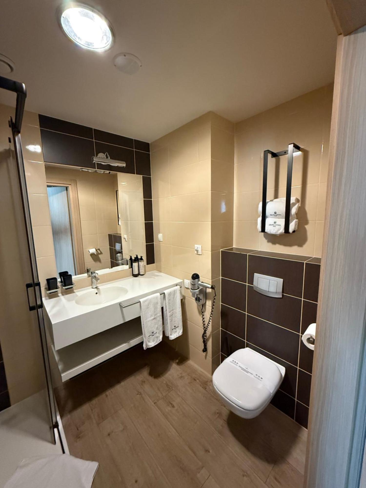 Grape Town Hotel - Park79 Zielona Gora  Ngoại thất bức ảnh