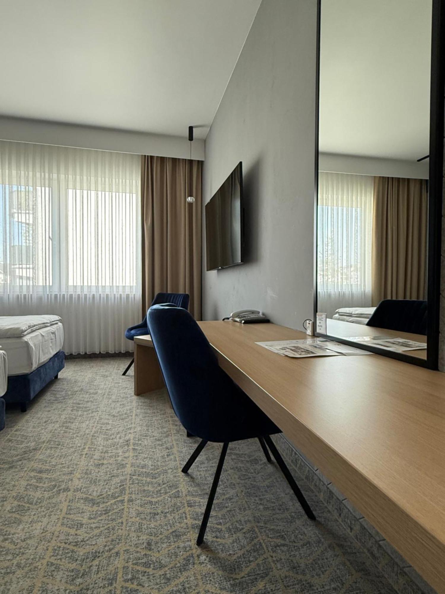 Grape Town Hotel - Park79 Zielona Gora  Ngoại thất bức ảnh