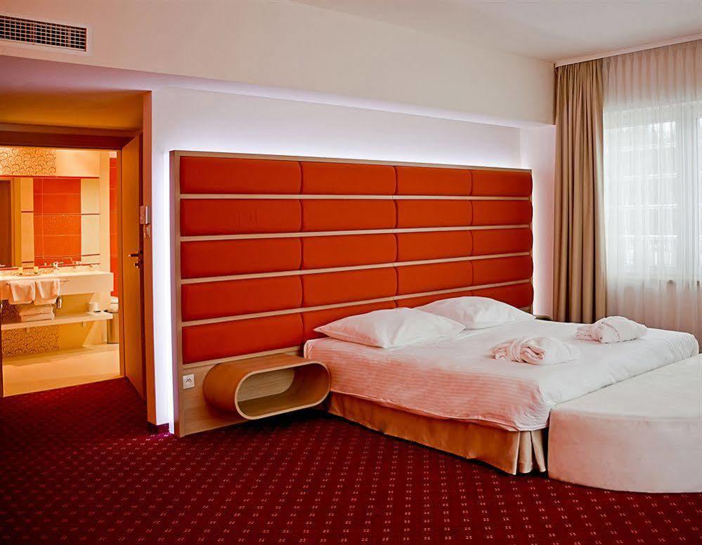 Grape Town Hotel - Park79 Zielona Gora  Ngoại thất bức ảnh